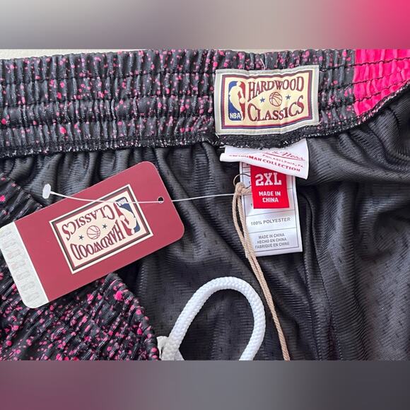 Mitchell & Ness Miami Heat Re-Take Gradient Spray Paint Swingman Shorts SIZE XXL - Picture 4 of 7